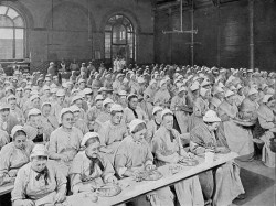 640px-Women_mealtime_st_pancras_workhouse